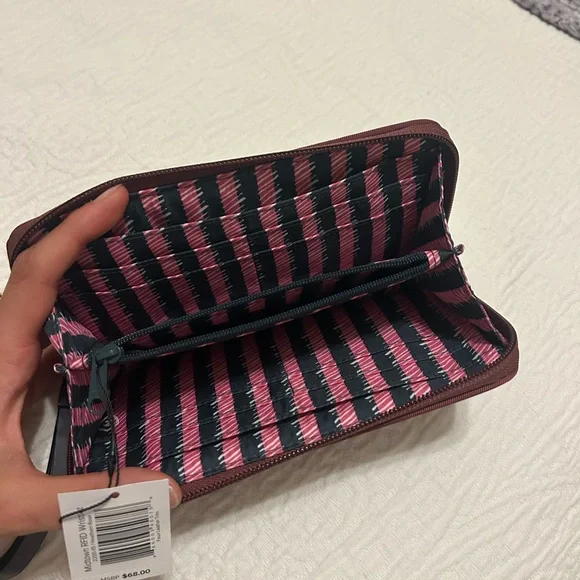 NWT Vera Bradley Women’s Burgundy Wallet - Picture 4 of 10
